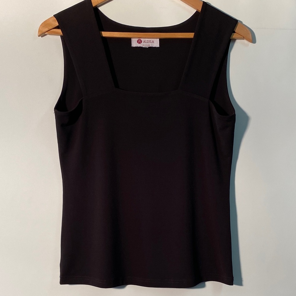Aldila Women’s Sleeveless Top